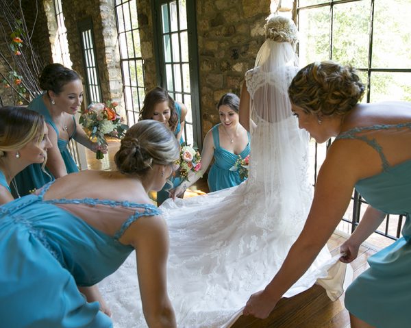 Bride-bridesmaids-train